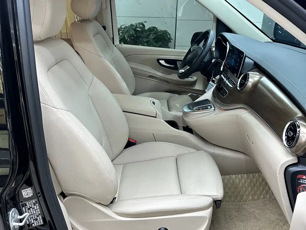 Mercedes-Benz V-Class 2023 — фото 12
