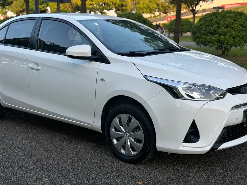 Toyota Yaris L 2022