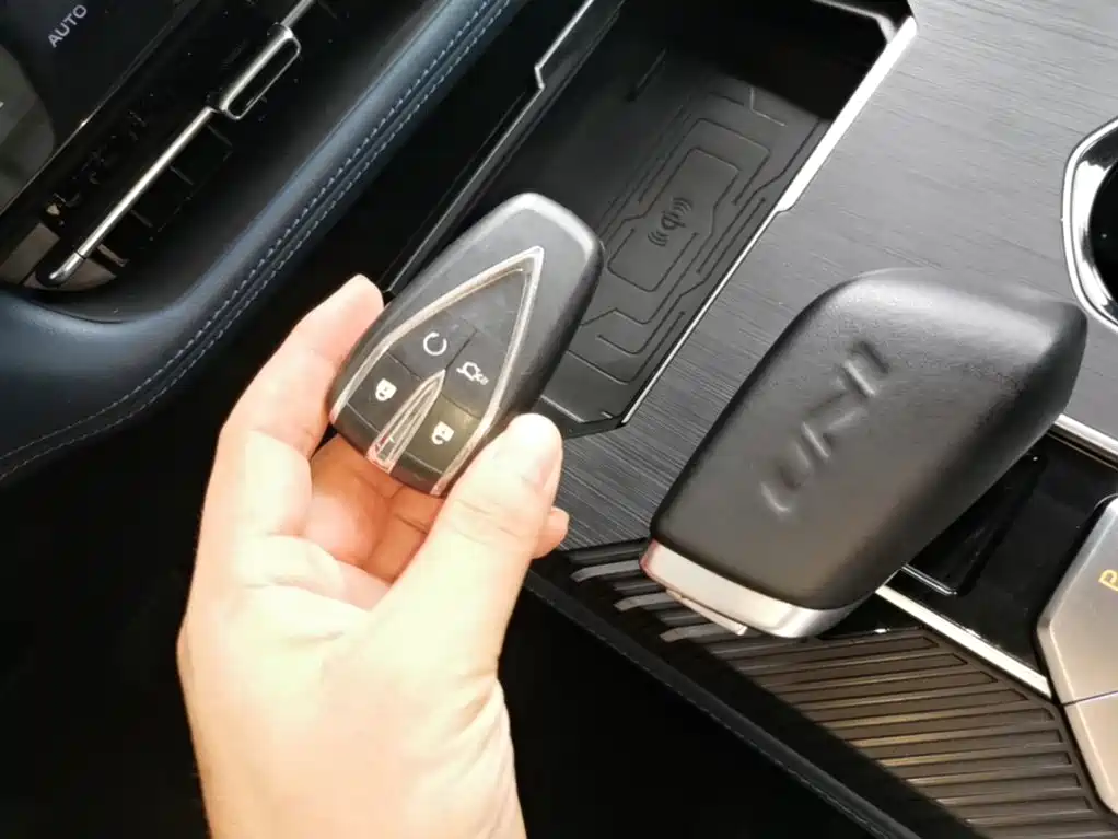 Changan UNI-K Smart Electronic Idd 2023 — фото 9