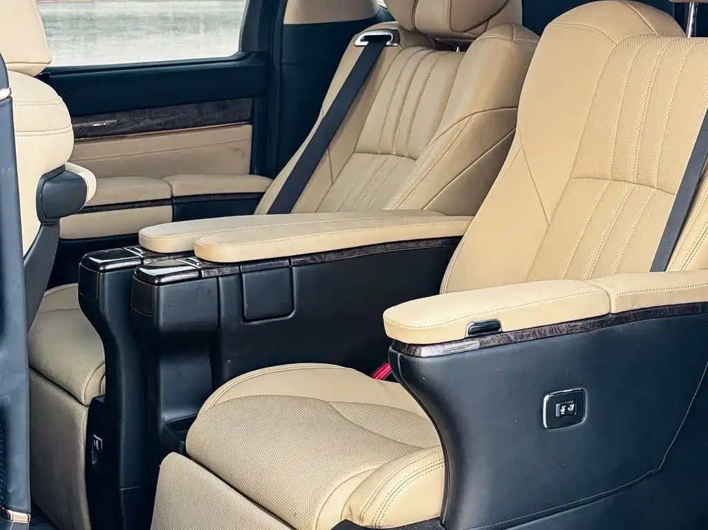 Toyota Alphard 2023 — фото 14