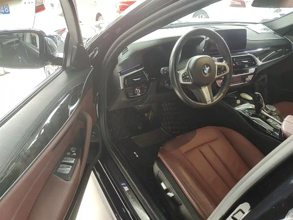 BMW 5 Series 2020 — фото 16