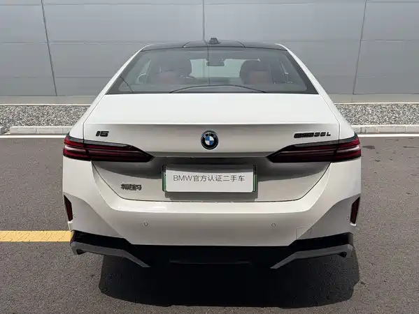 BMW i5 2025