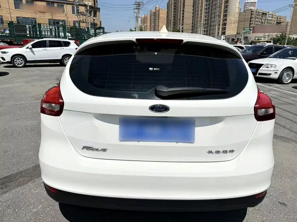 Ford Focus 2017 — фото 16