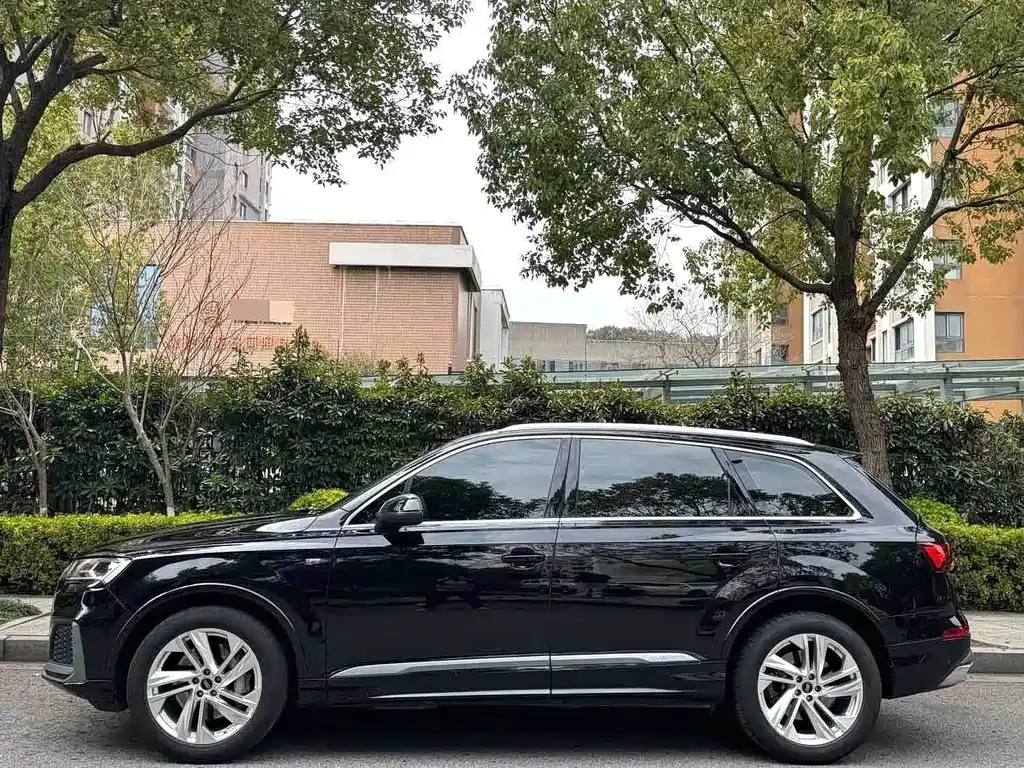 Audi Q7 2023 — фото 2