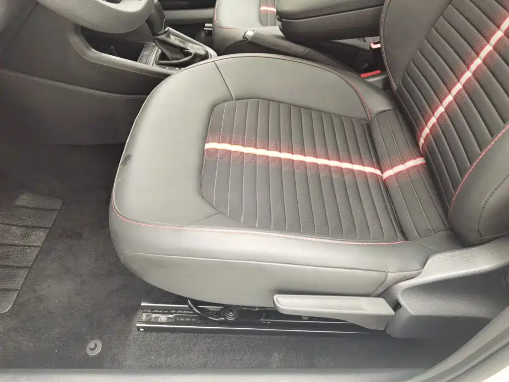 Skoda Rapid Spaceback 2021 — фото 20