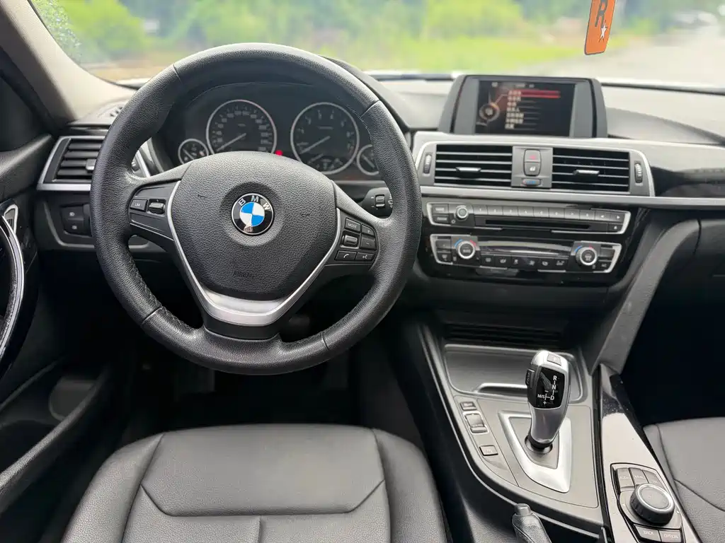 BMW 3 Series 2017 — фото 12