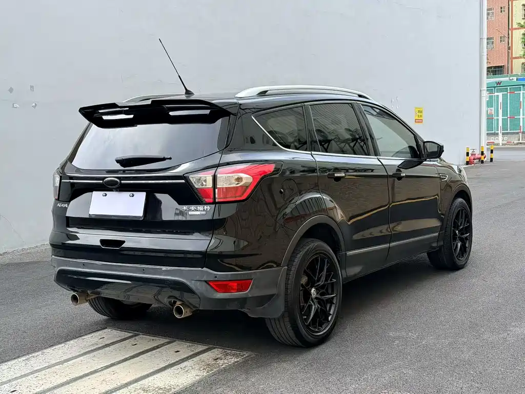 Ford Kuga 2017 — фото 9
