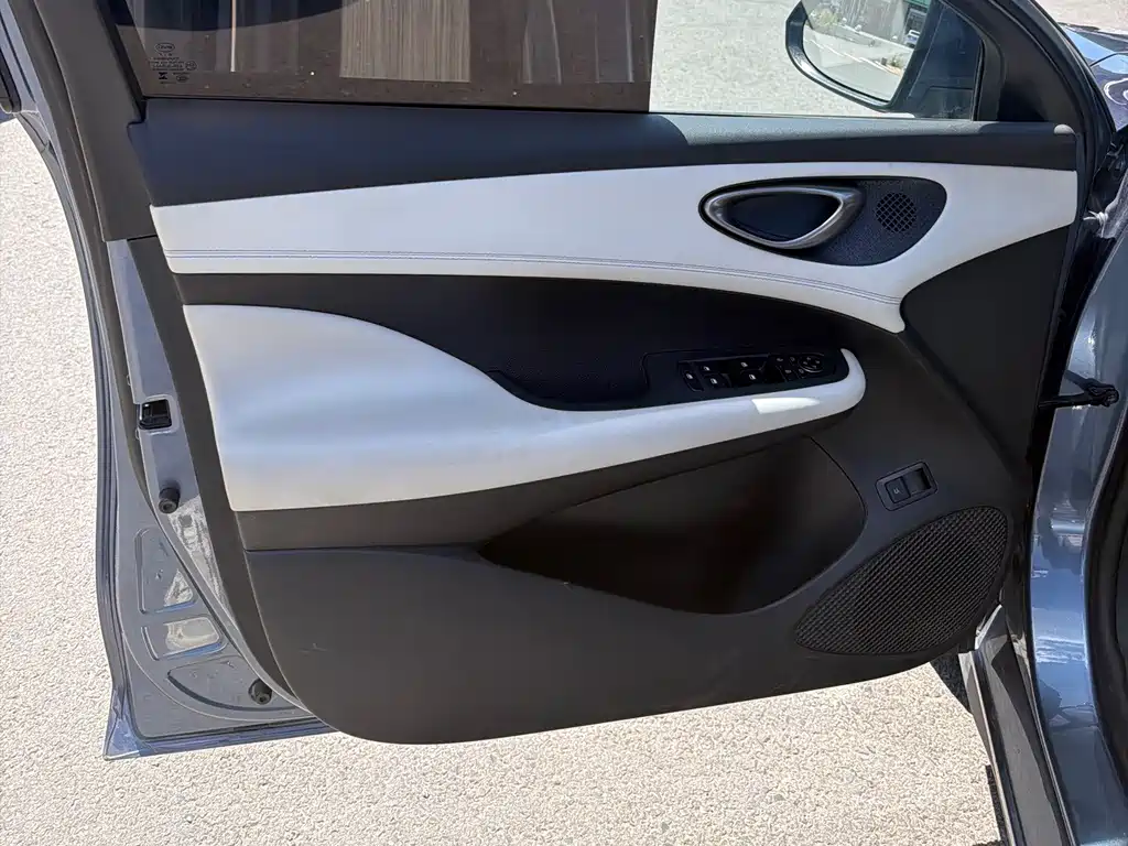 BYD Seal 05 DM-i 2025 — фото 8