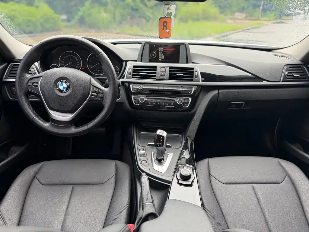 BMW 3 Series 2017 — фото 11
