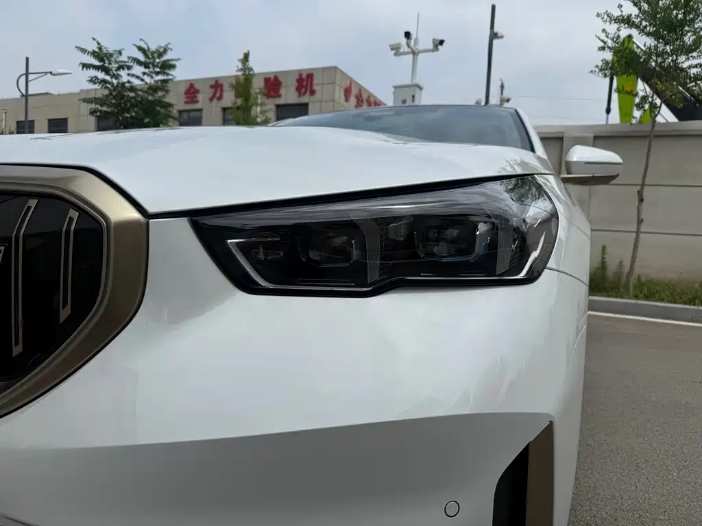 BMW i5 2024 — фото 3