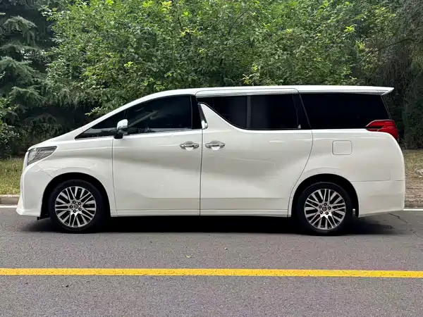 Toyota Alphard 2015