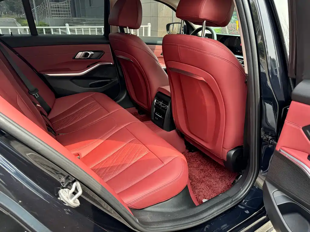 BMW 3 Series 2023 — фото 11
