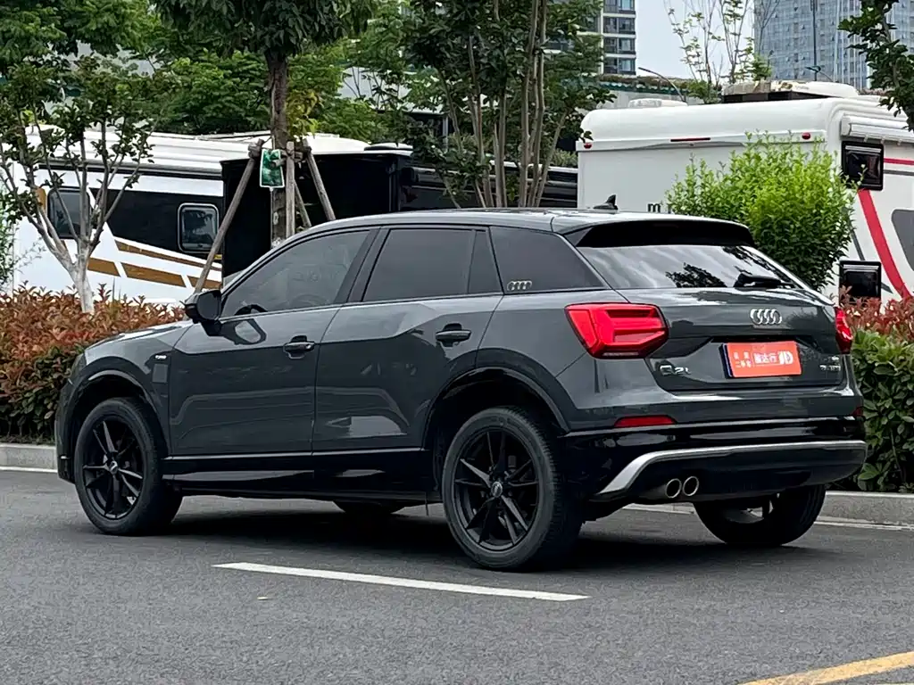 Audi Q2L 2021 — фото 4