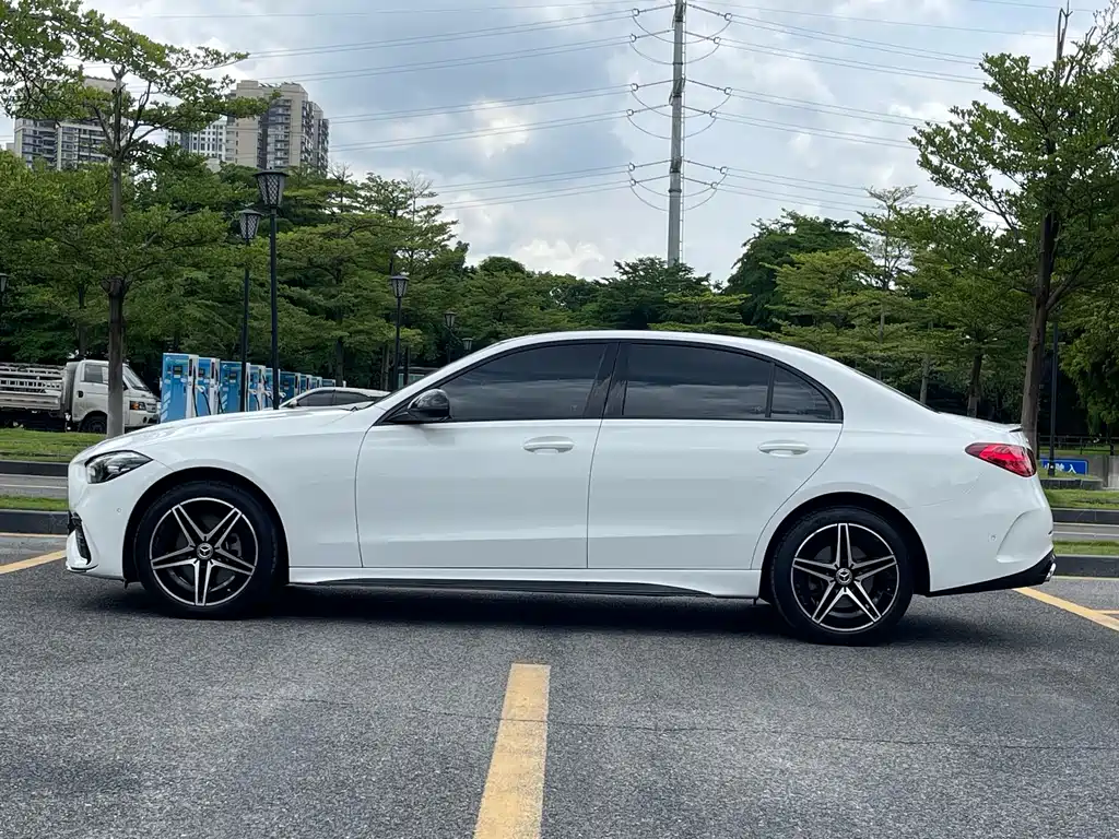 Mercedes-Benz C-Class 2023 — фото 24