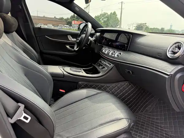 Mercedes-Benz E-Class 2022