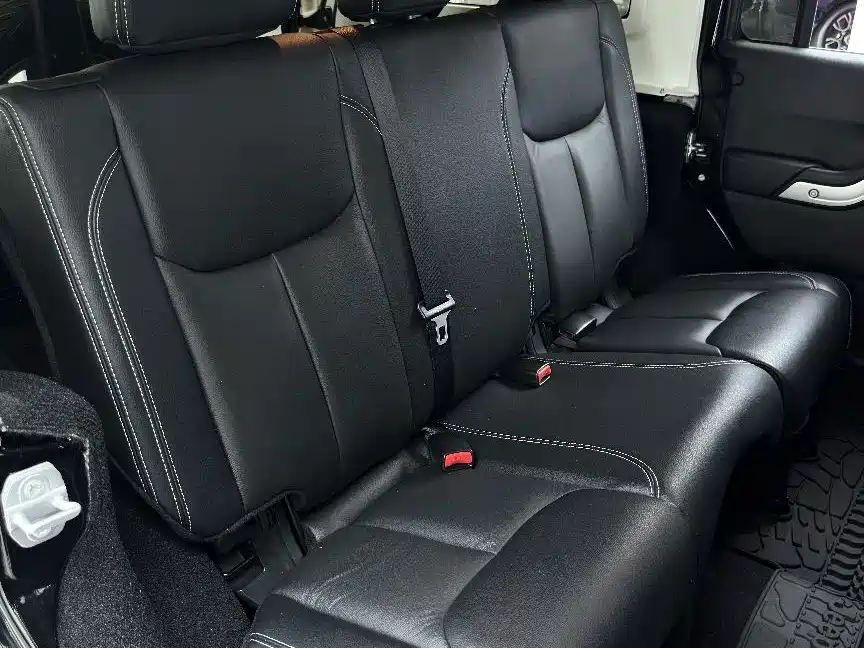 Jeep Wrangler 2016 — фото 23