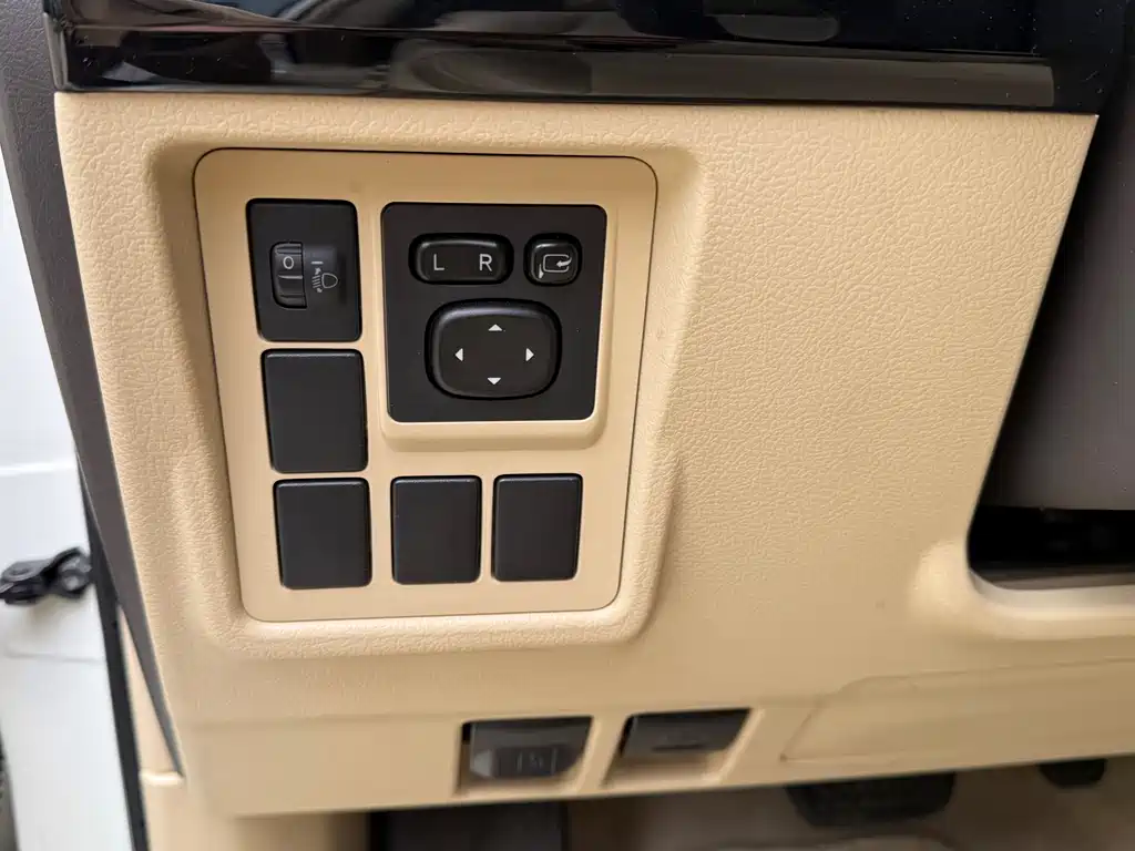 Toyota Prado 2015 — фото 10