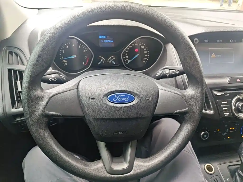 Ford Focus 2016 — фото 11