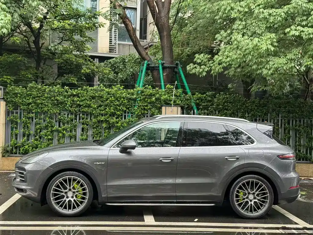 Porsche Cayenne Hybrid 2019 — фото 4