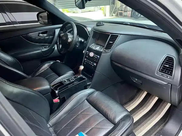Infiniti QX70 2016