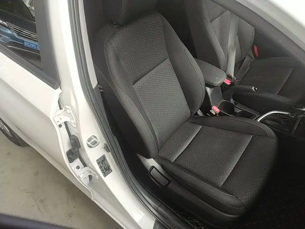 Hyundai Elantra 2021 — фото 25