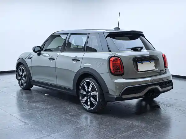 MINI MINI 2023