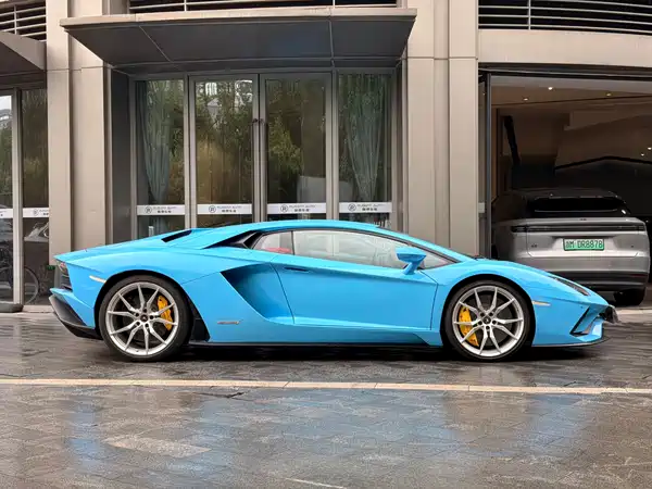 Lamborghini Aventador 2020