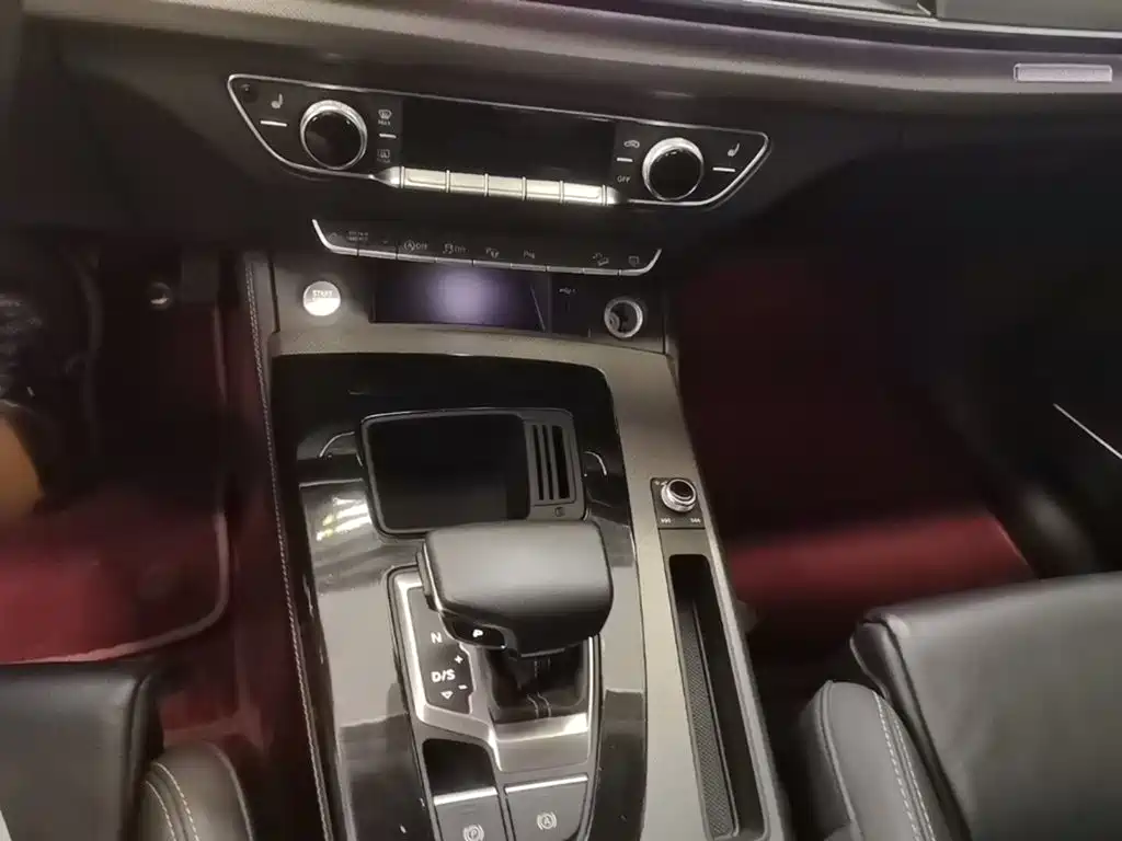 Audi Q5L 2023 — фото 14