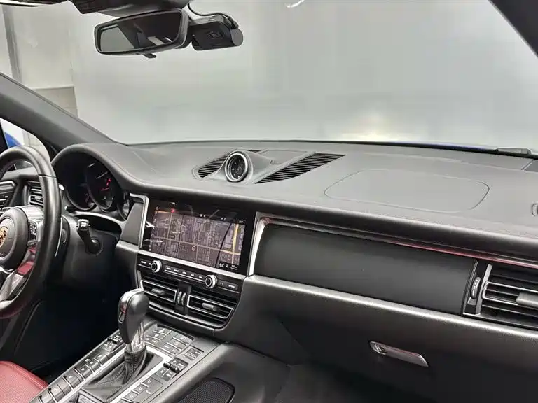 Porsche Macan 2019 — фото 17