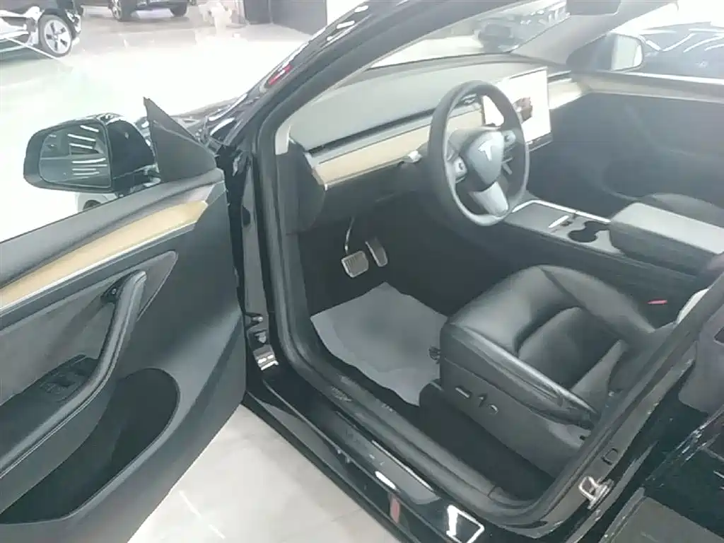 Tesla Model Y 2023 — фото 16