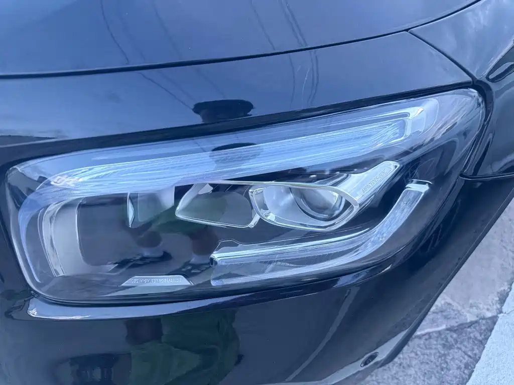 Mercedes-Benz GLB 2025