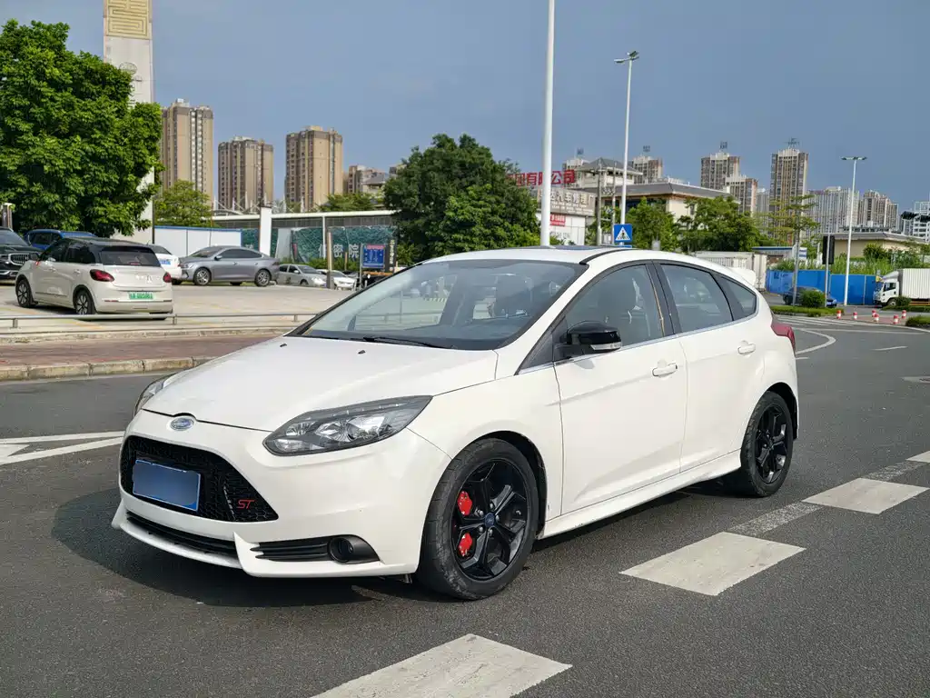 Ford Focus 2014 — фото 1