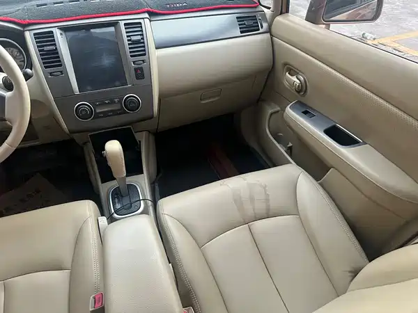Nissan Tiida 2010