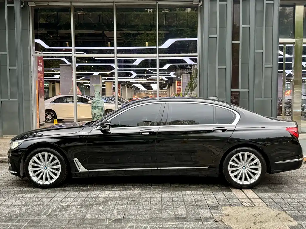 BMW 7 Series 2017 — фото 3