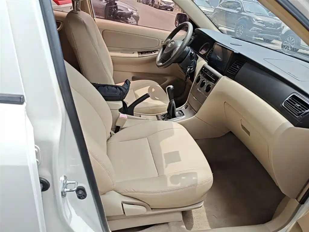 Toyota Corolla 2015 — фото 25