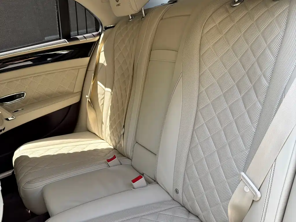 Bentley Flying Spur 2018 — фото 15