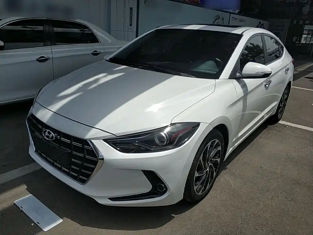 Hyundai Elantra 2019 — фото 2