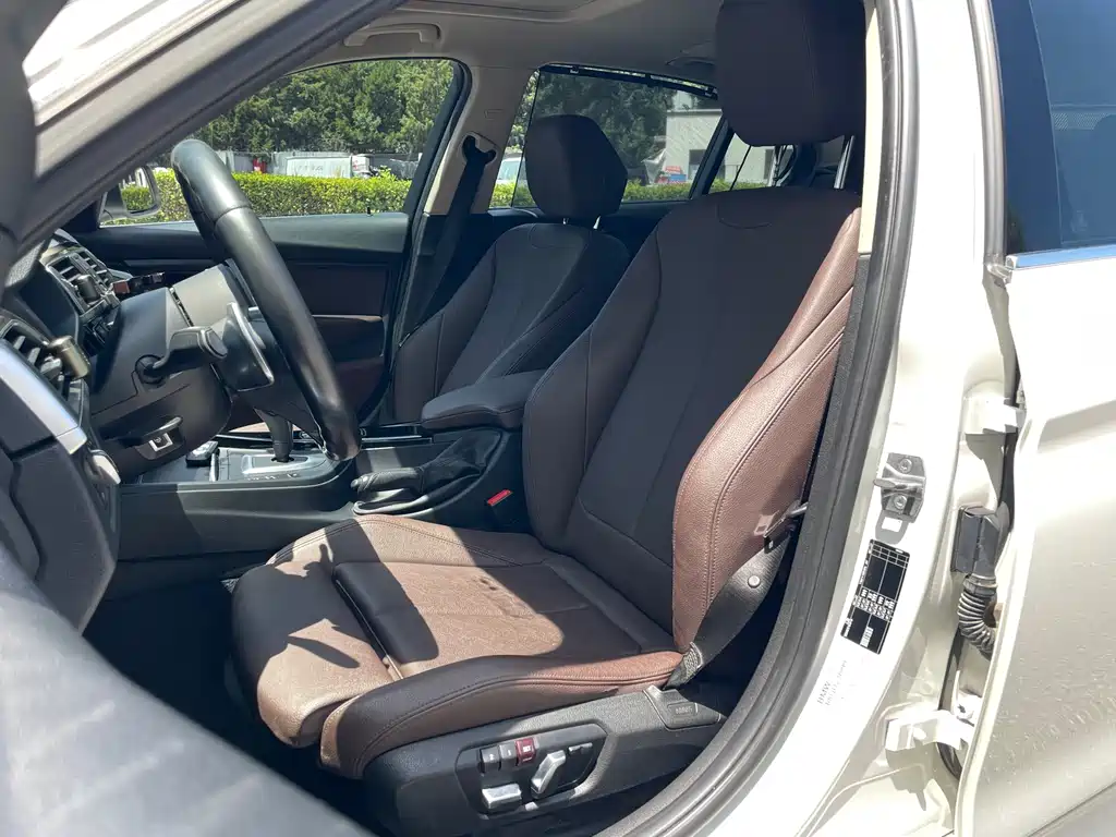 BMW 3 Series 2019 — фото 10