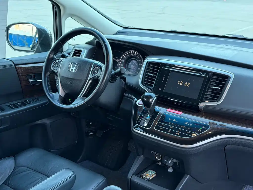 Honda Odyssey 2018 — фото 13
