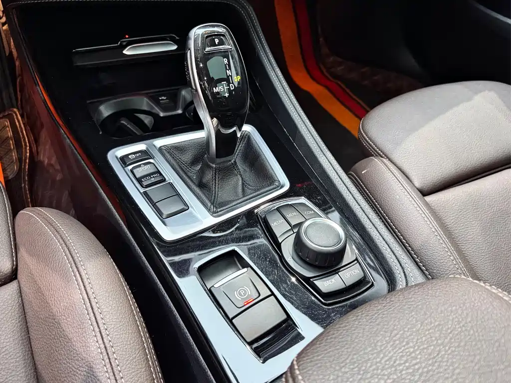 BMW 1 Series 2020 — фото 16