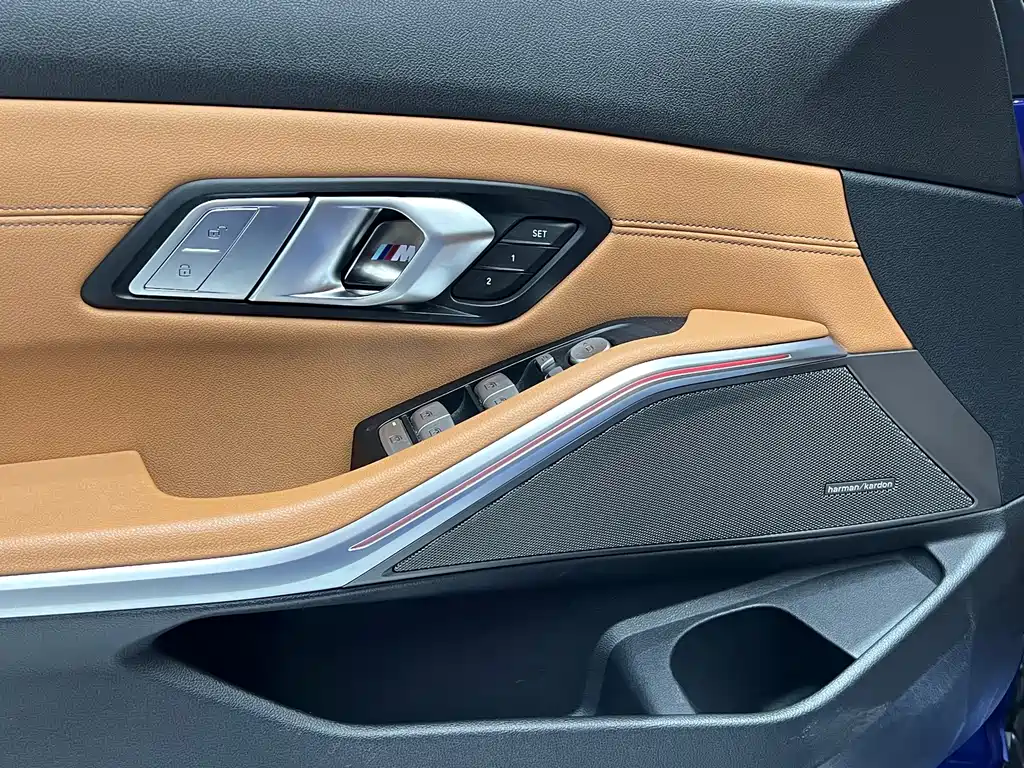 BMW 3 Series 2019 — фото 25