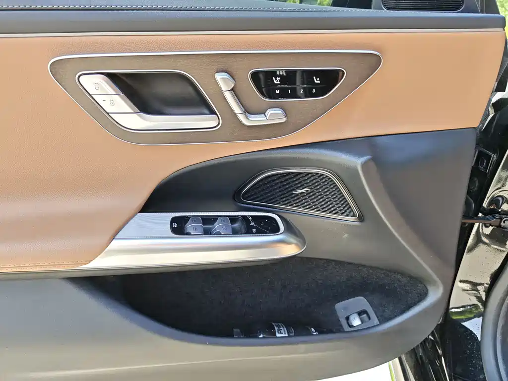 Mercedes-Benz E-Class 2024 — фото 16