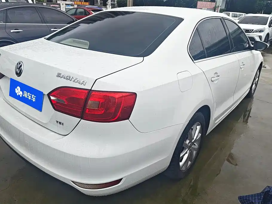 Volkswagen Sagitar 2013