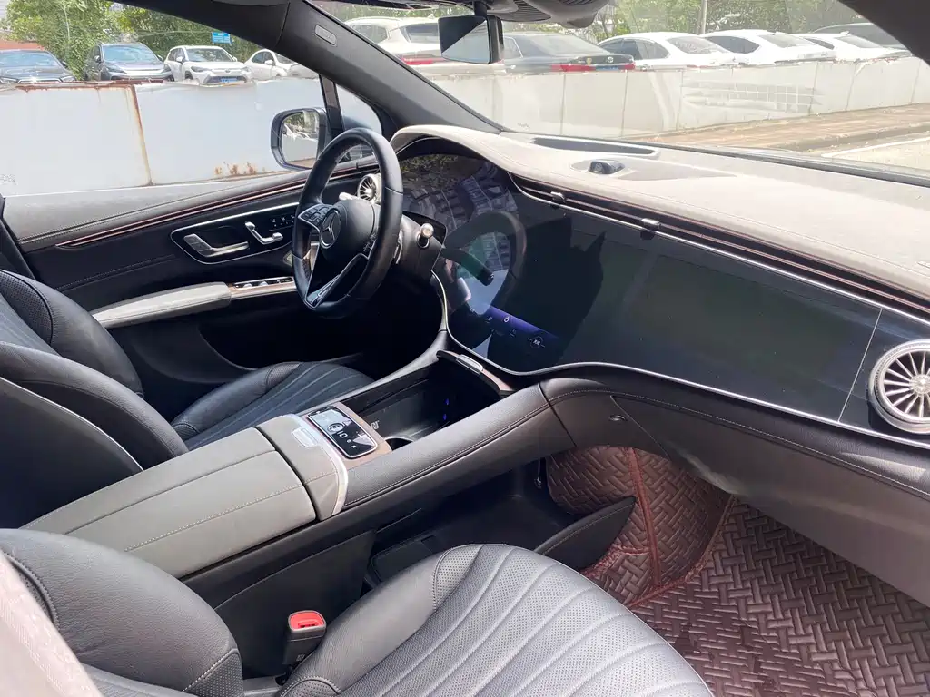 Mercedes-Benz EQS SUV 2023 — фото 13