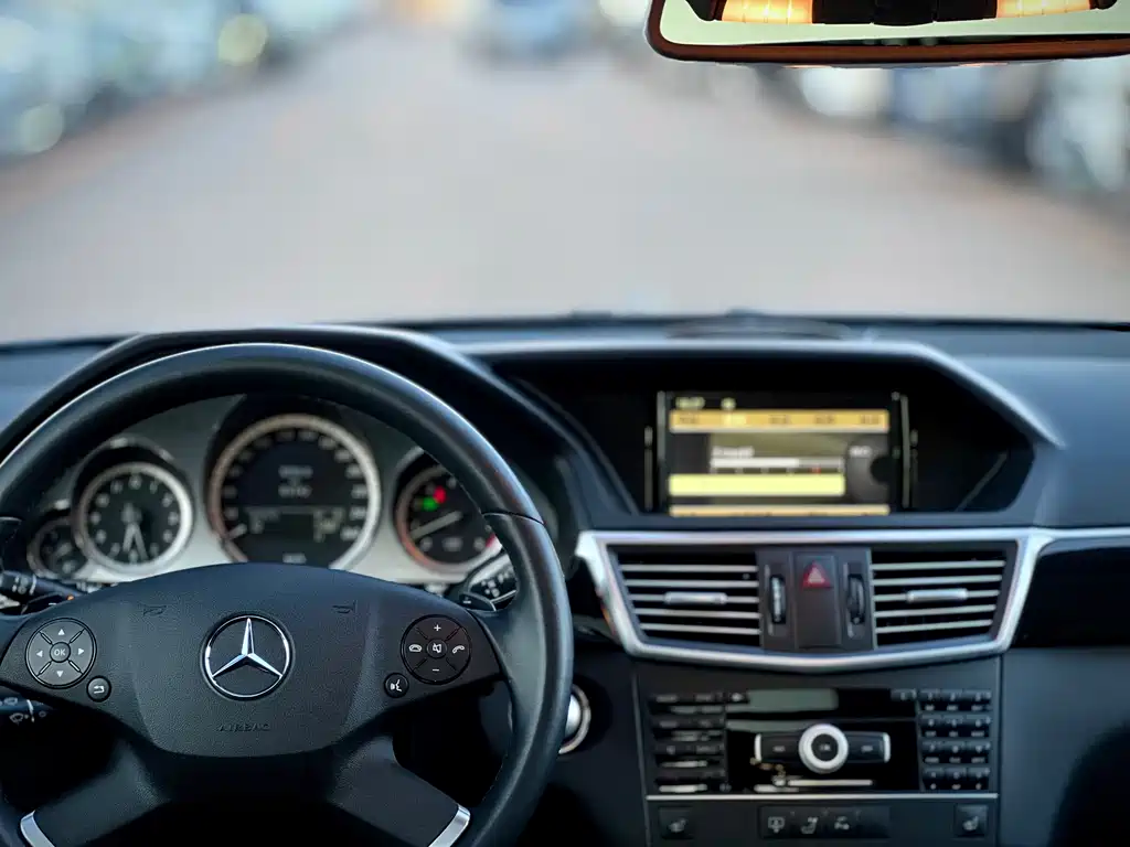 Mercedes-Benz E-Class 2011 — фото 12