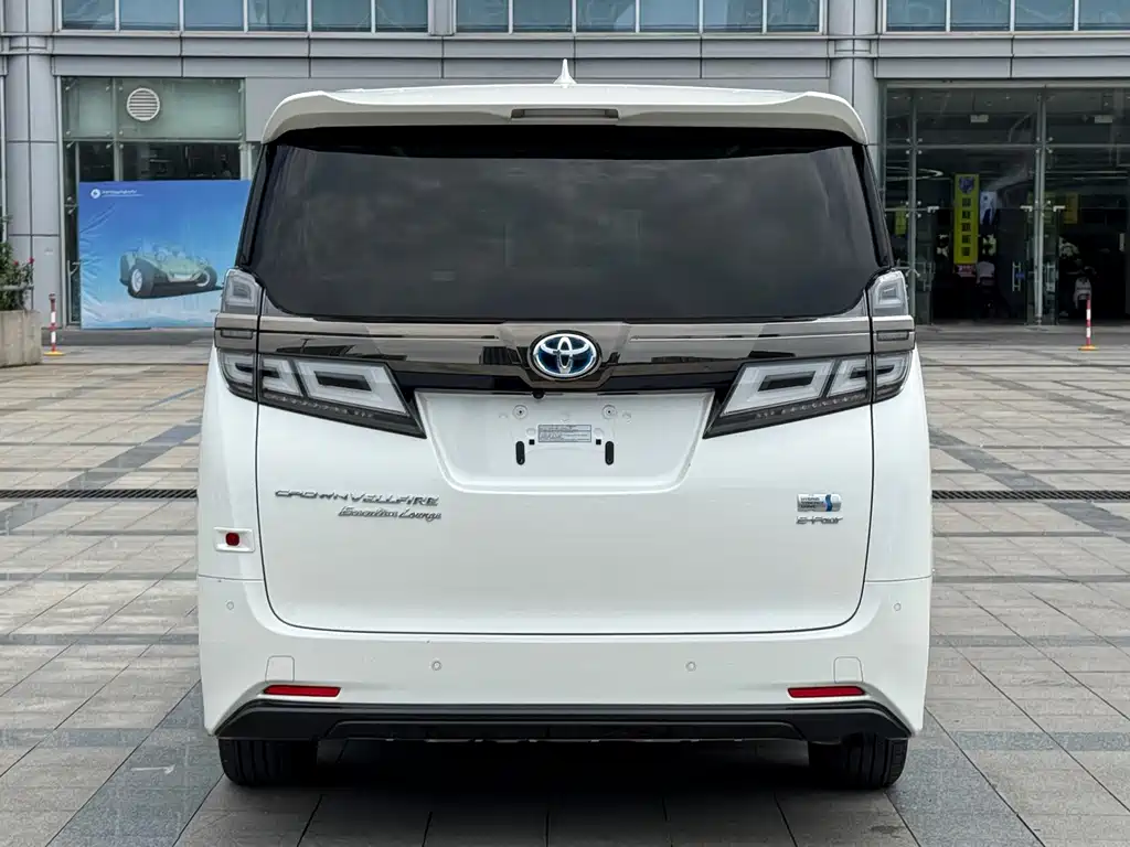 Toyota Vellfire 2023 — фото 8