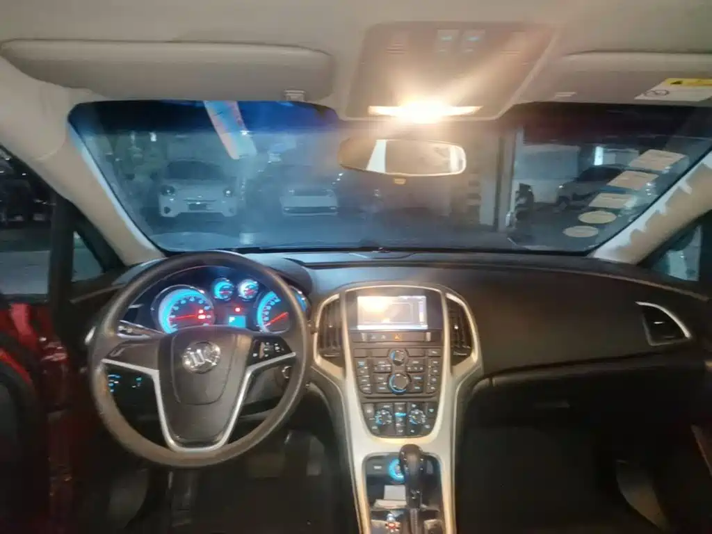 Buick Excelle 2014 — фото 10