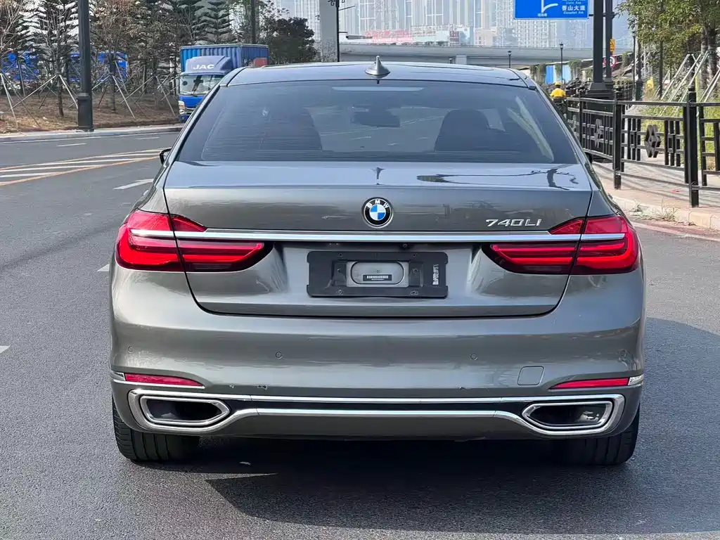BMW 7 Series 2018 — фото 8