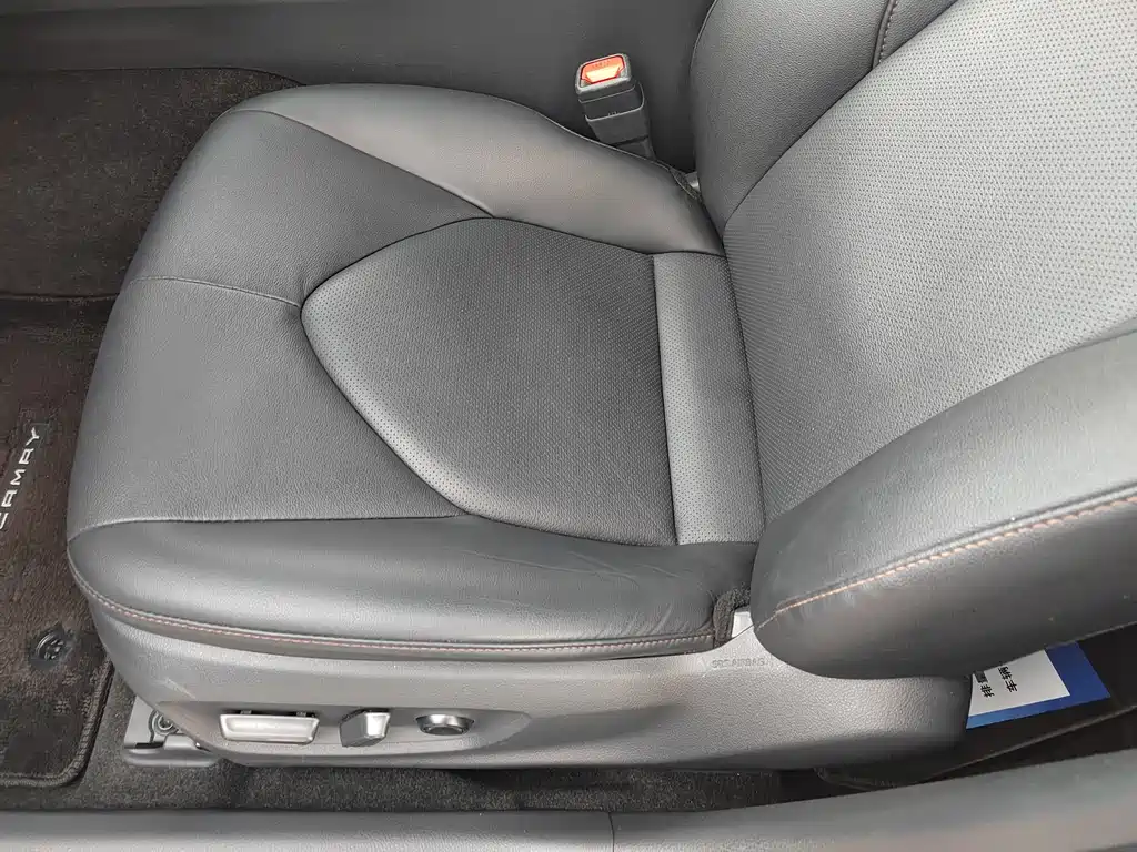 Toyota Camry 2023 — фото 11