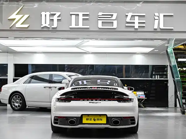 Porsche 911 2023